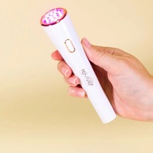 NEW Revive Light Therapy Glo Wrinkle Treatment